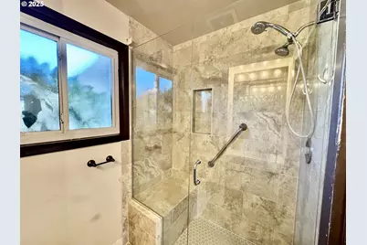 1915 Carter Ln, Springfield, OR 97477 - Photo 8