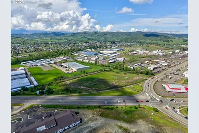 4553 Old Highway 99 S, Roseburg, OR 97471 - Photo 14
