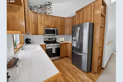 16687 NE Halsey St, Portland, OR 97230 - Photo 8