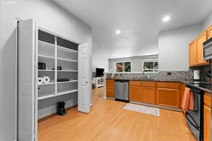 223 NE 76th Ave, Hillsboro, OR 97124 - Photo 8