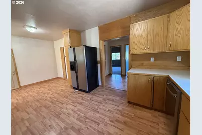 146 1st St, Myrtle Point, OR 97458 - Photo 18