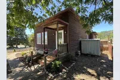 146 1st St, Myrtle Point, OR 97458 - Photo 4