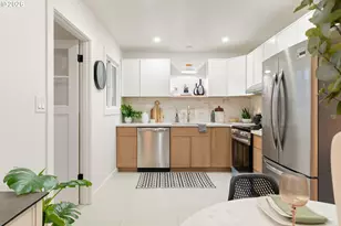 8301 N Hurst Ave, Portland, OR 97203 - Photo 24