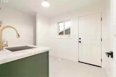 8301 N Hurst Ave, Portland, OR 97203 - Photo 16