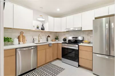 8301 N Hurst Ave, Portland, OR 97203 - Photo 28