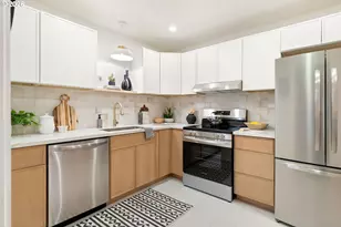 8301 N Hurst Ave, Portland, OR 97203 - Photo 28