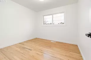 8301 N Hurst Ave, Portland, OR 97203 - Photo 14