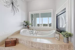 905 N Harbour Dr, Portland, OR 97217 - Photo 26