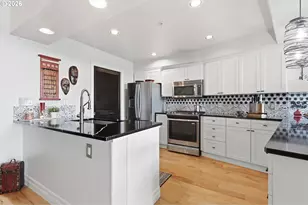 905 N Harbour Dr, Portland, OR 97217 - Photo 8