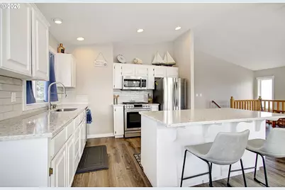 350 17th Ave, Seaside, OR 97138 - Photo 8