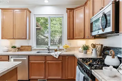 9575 SW Pihas St, Portland, OR 97223 - Photo 10