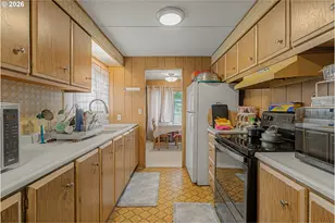 13045 SE Stark St, Portland, OR 97233 - Photo 10
