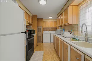 13045 SE Stark St, Portland, OR 97233 - Photo 8