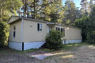 64 Outer Dr, Florence, OR 97439 - Photo 2