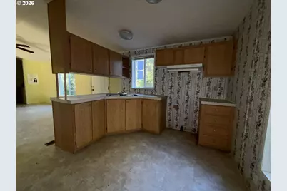 64 Outer Dr, Florence, OR 97439 - Photo 8