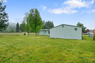 1190 SE Laurel St, Mill City, OR 97360 - Photo 32