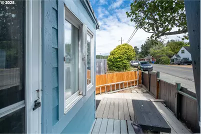 1541 SE 51st St, Lincoln City, OR 97367 - Photo 18
