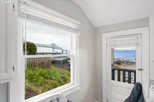 146 Bond St, Astoria, OR 97103 - Photo 26