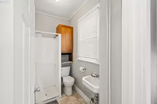 146 Bond St, Astoria, OR 97103 - Photo 34