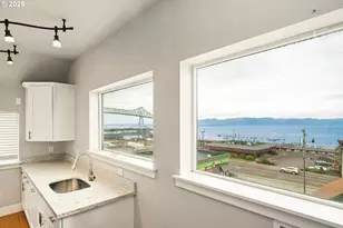 146 Bond St, Astoria, OR 97103 - Photo 12