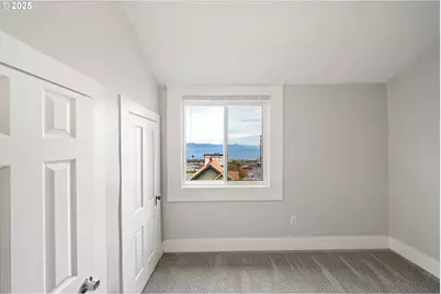 146 Bond St, Astoria, OR 97103 - Photo 28