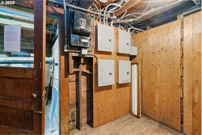 146 Bond St, Astoria, OR 97103 - Photo 36