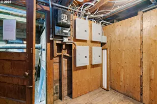 146 Bond St, Astoria, OR 97103 - Photo 36