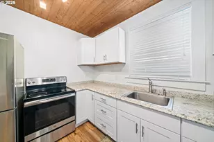 146 Bond St, Astoria, OR 97103 - Photo 22