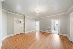 146 Bond St, Astoria, OR 97103 - Photo 24