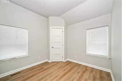 146 Bond St, Astoria, OR 97103 - Photo 14