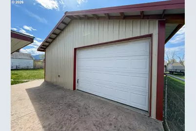 221 Cottonwood, Mount Vernon, OR 97865 - Photo 2