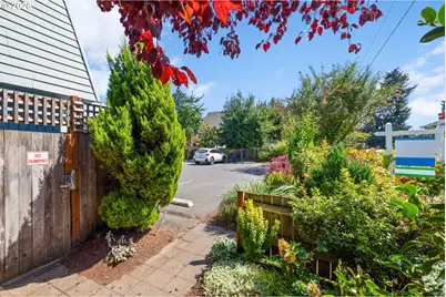 8045 N Princeton St, Portland, OR 97203 - Photo 8