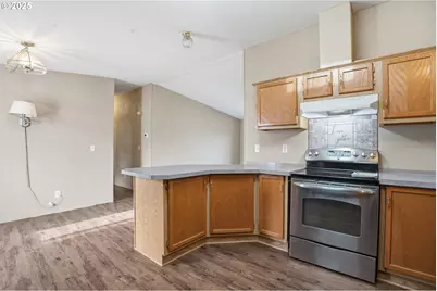 208 W Heintz St #2, Molalla, OR 97038 - Photo 8