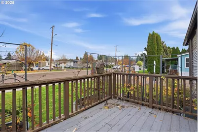 208 W Heintz St #2, Molalla, OR 97038 - Photo 2