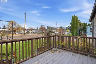 208 W Heintz St, Molalla, OR 97038 - Photo 2