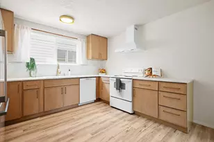 411 S 1st St, Silverton, OR 97381 - Photo 8