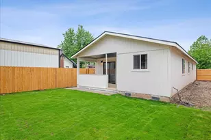 411 S 1st St, Silverton, OR 97381 - Photo 16