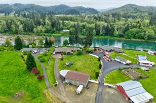 562 Huntley Creek Ln, Roseburg, OR 97470 - Photo 2