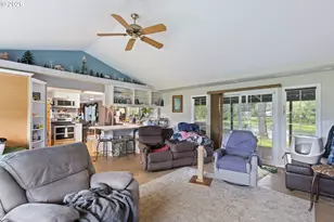 562 Huntley Creek Ln, Roseburg, OR 97470 - Photo 14