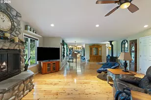 562 Huntley Creek Ln, Roseburg, OR 97470 - Photo 8