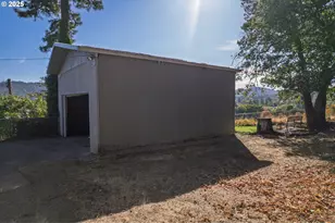 1830 NW Goetz St, Roseburg, OR 97471 - Photo 18