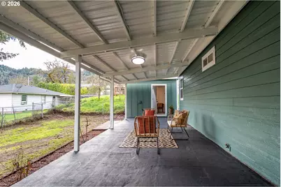 765 W Rainbow St, Roseburg, OR 97471 - Photo 40