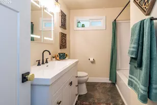 765 W Rainbow St, Roseburg, OR 97471 - Photo 28