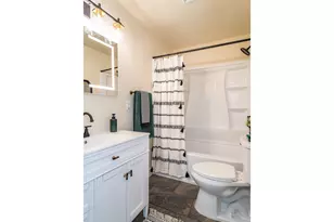 765 W Rainbow St, Roseburg, OR 97471 - Photo 20