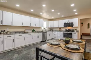 765 W Rainbow St, Roseburg, OR 97471 - Photo 12