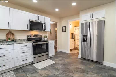 765 W Rainbow St, Roseburg, OR 97471 - Photo 10