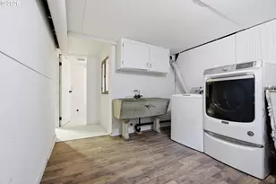 5726 SW Florida St, Portland, OR 97219 - Photo 24