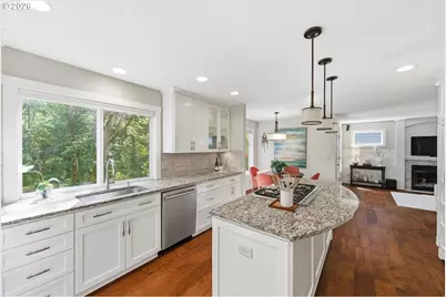 7726 SE 141st Ave, Portland, OR 97236 - Photo 8