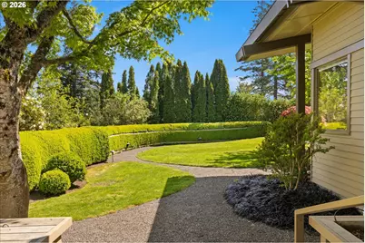 1117 SW Mitchell Ln, Portland, OR 97239 - Photo 16
