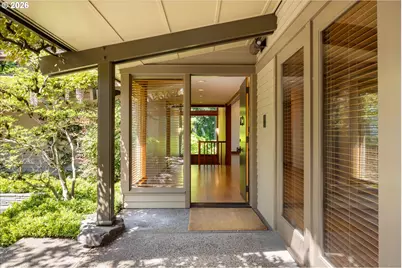 1117 SW Mitchell Ln, Portland, OR 97239 - Photo 2